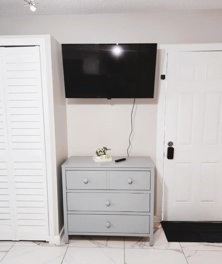 Adorable Mini Suite In Tampa Exterior photo